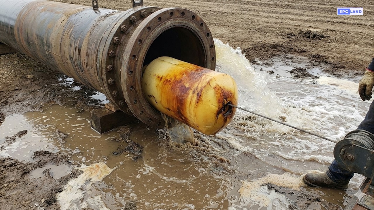 36-inch foam dewatering pig extraction during pigging inspection and commissioning